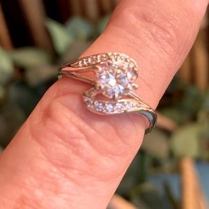 -Beautiful CZ and Rhodium ring size 8